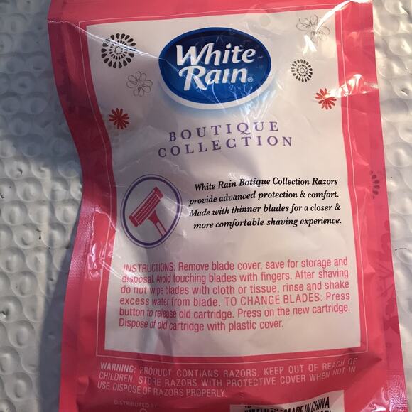 WHITE RAIN Bath Set: Moisturizing Shampoo,Conditioner,Hand Soap & Razors - Picture 8 of 12